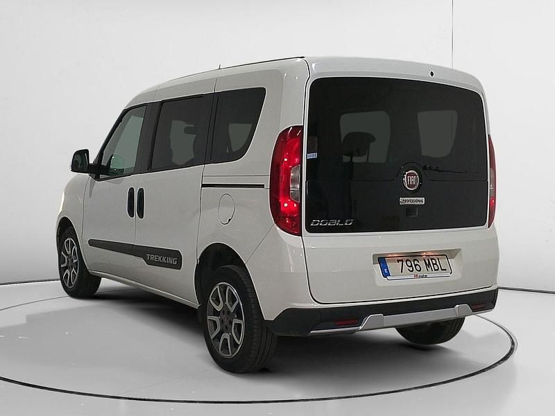 Usado Fiat Doblò Trekking 120 CV (88 kW) 2022 Blanco Monovolumen