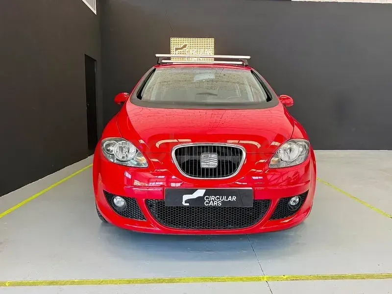 Usado Seat Altea Reference 105 CV (77 kW) 2005 Rojo Monovolumen
