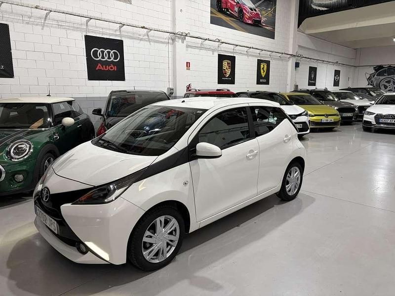 Usado Toyota Aygo X-cite 69 CV (50 kW) 2016 Blanco Utilitario