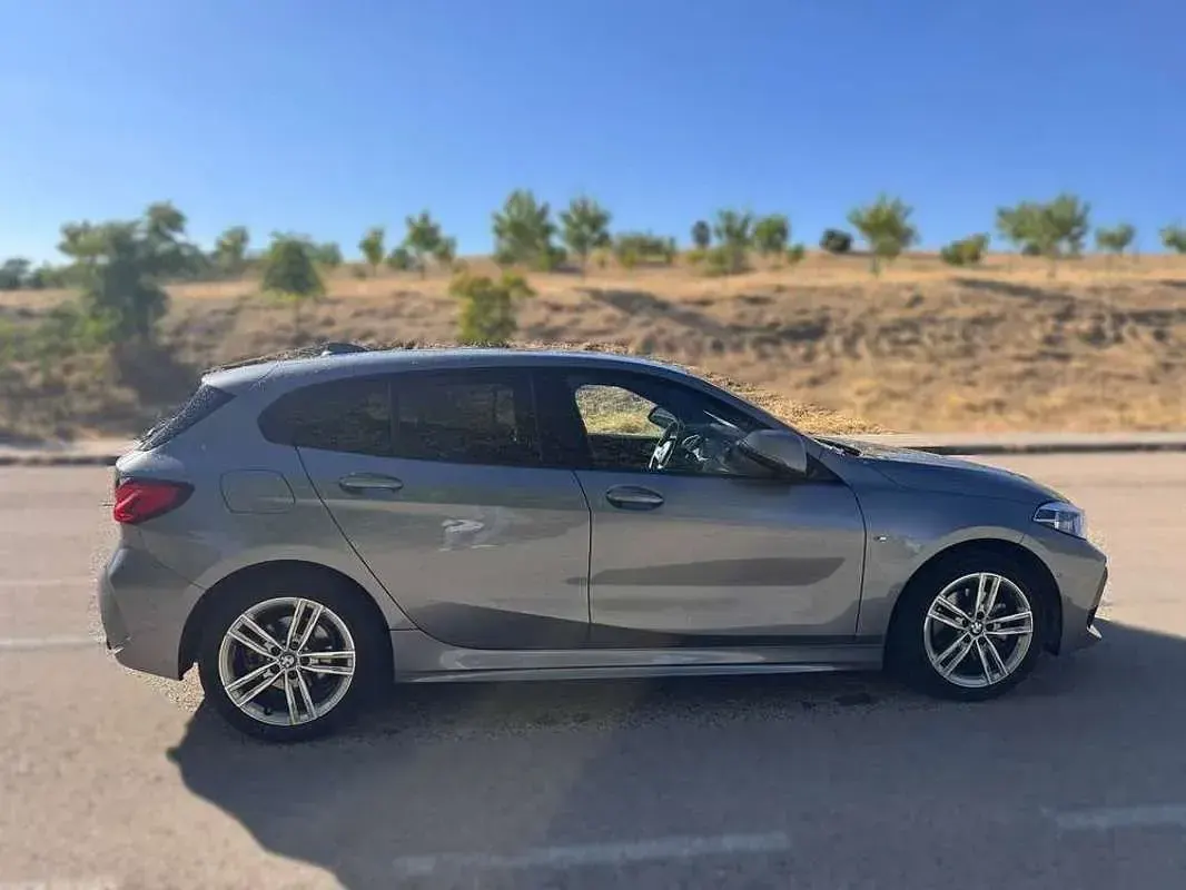 Usado BMW 118 150 CV (110 kW) 2024 Gris Utilitario