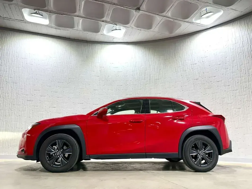 Usado Lexus UX 250h Business Edition 184 CV (135 kW) 2022 Rojo SUV