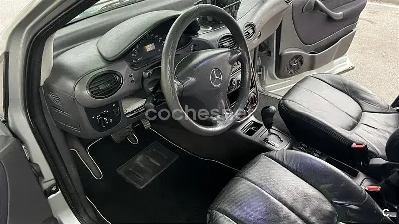 Usado Mercedes A170 Avantgarde 95 CV (69 kW) 2004 Gris / plata Monovolumen