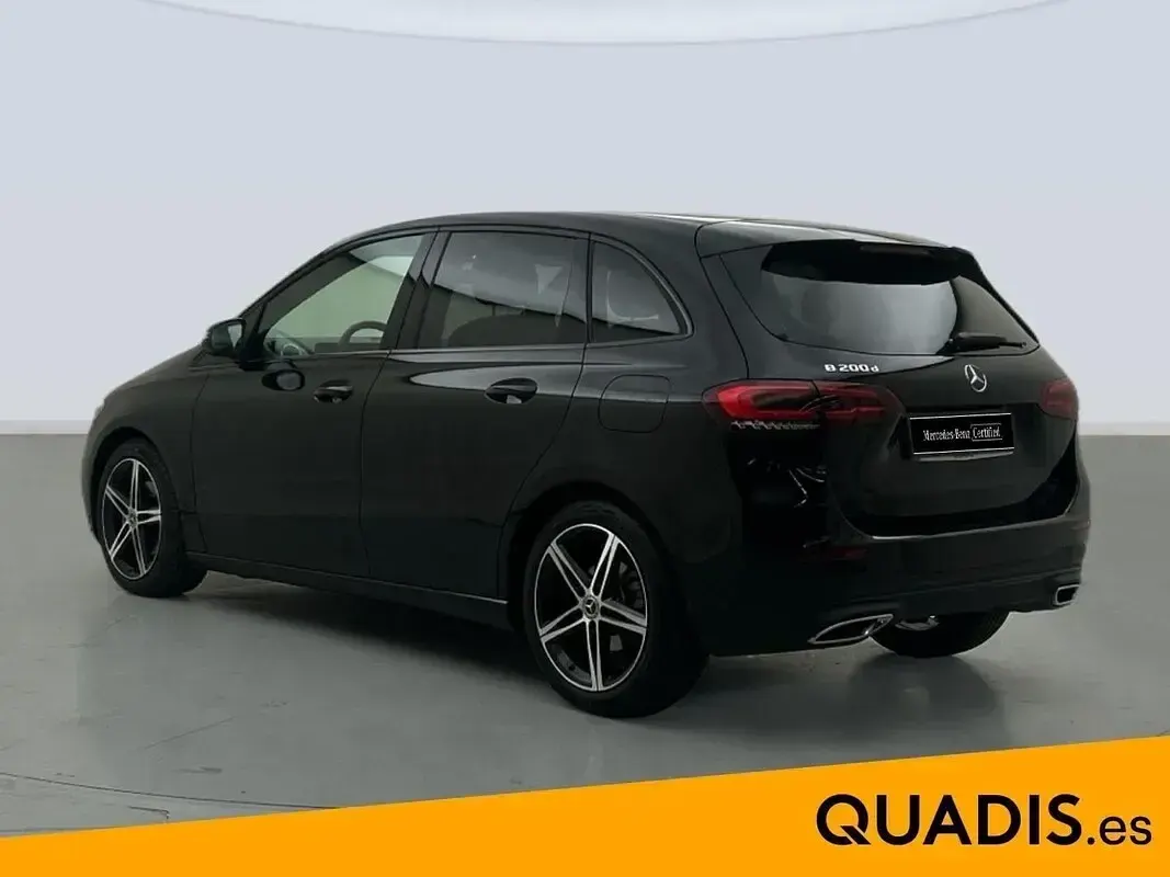 Usado Mercedes B200 150 CV (110 kW) 2021 Negro Utilitario