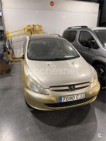 Usado Peugeot 307 138 CV (101 kW) 2003 Amarillo Familiar