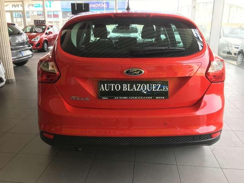 Usado Ford Focus Titanium 125 CV (91 kW) 2013 Rojo Utilitario