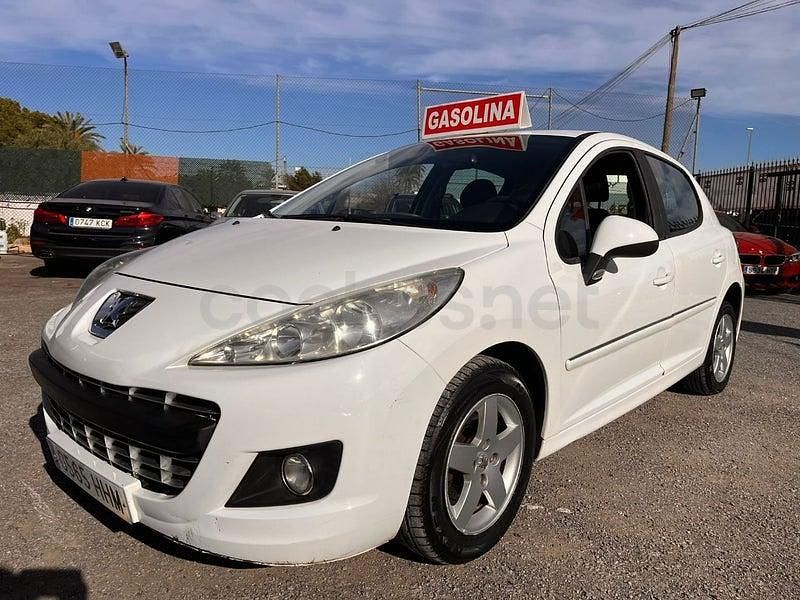 Usado Peugeot 207 Active 75 CV (55 kW) 2011 Blanco Berlina