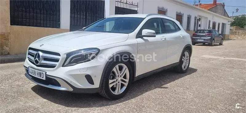 Usado Mercedes GLA200 Urban 136 CV (100 kW) 2014 Blanco SUV