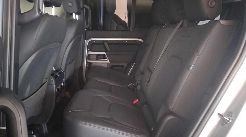 Usado Land Rover Defender SE 249 CV (183 kW) 2023 Hakuba silver SUV