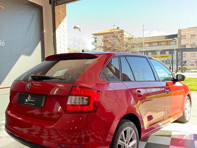 Usado Skoda Rapid Active 105 CV (77 kW) 2013 Rojo Utilitario