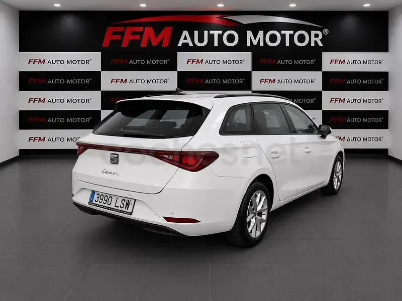 Usado Seat Leon Style 115 CV (84 kW) 2021 Blanco Familiar