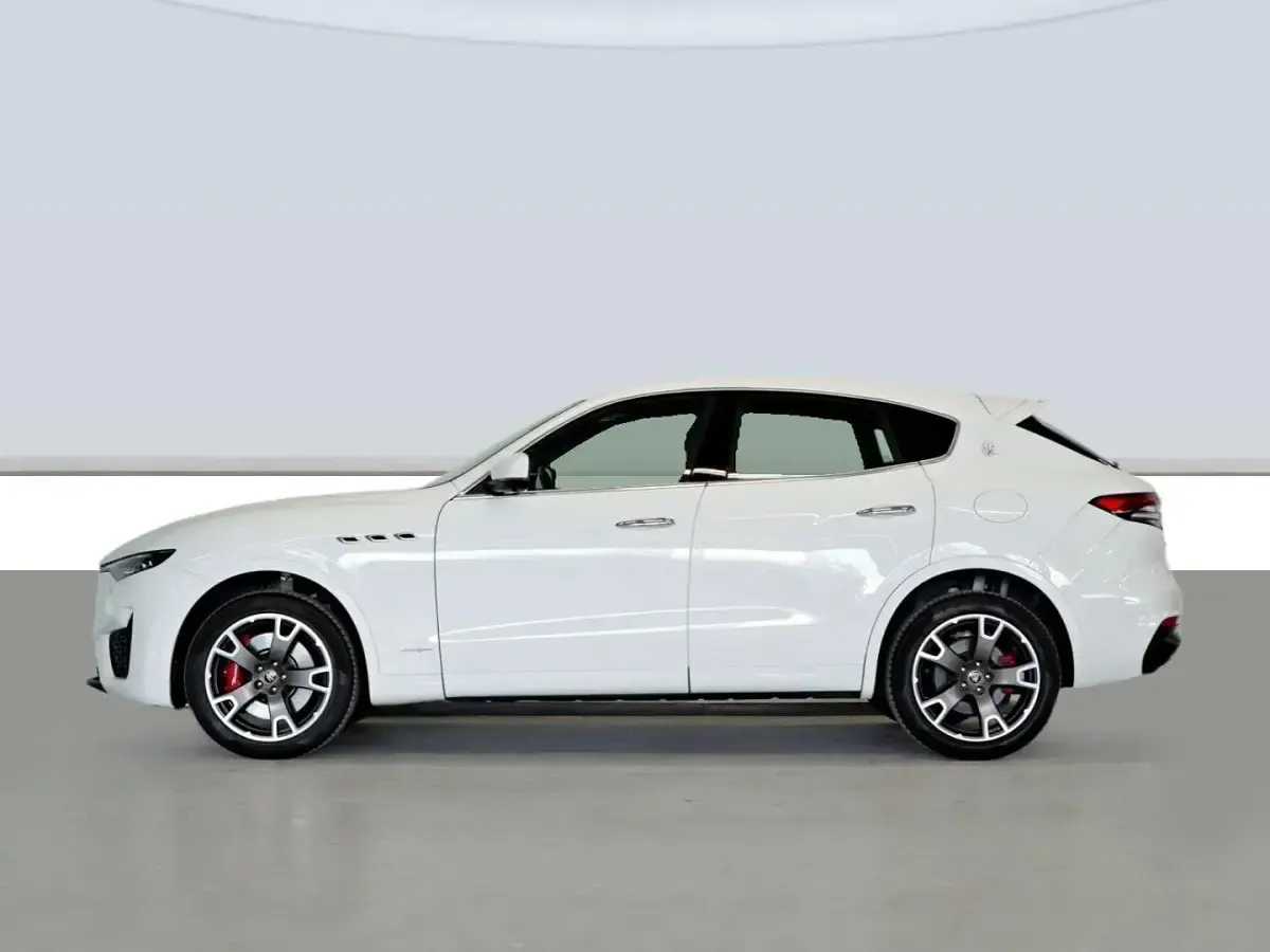 Usado Maserati Levante 349 CV (256 kW) 2021 Blanco SUV