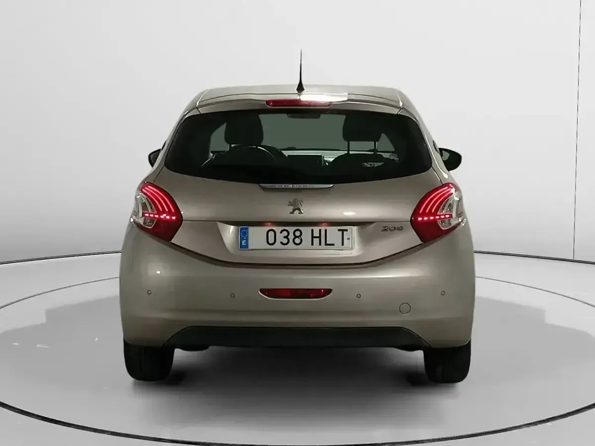 Usado Peugeot 208 Active 83 CV (61 kW) 2012 Beige Utilitario