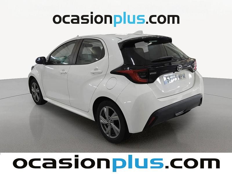 Usado Toyota Yaris Hybrid Active 116 CV (85 kW) 2024 Blanco Berlina
