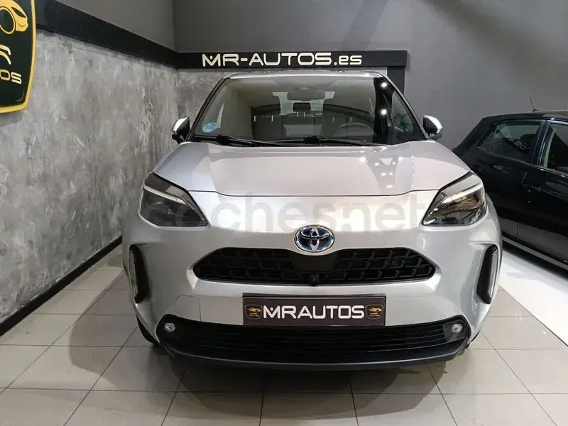 Usado Toyota Yaris Cross Active 116 CV (85 kW) 2022 Gris / plata SUV