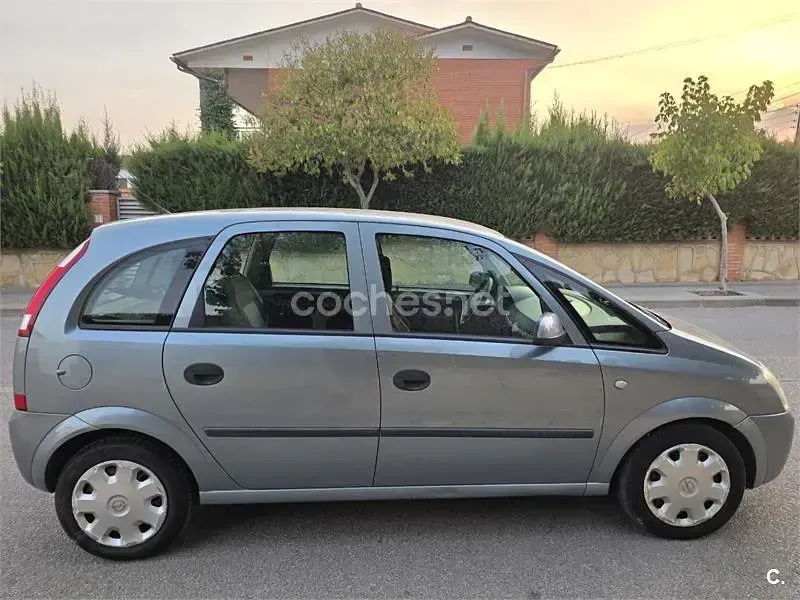 Usado Opel Meriva Enjoy 87 CV (63 kW) 2004 Gris / plata Monovolumen