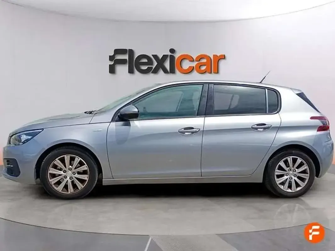 Usado Peugeot 308 Allure 131 CV (96 kW) 2018 Gris Utilitario