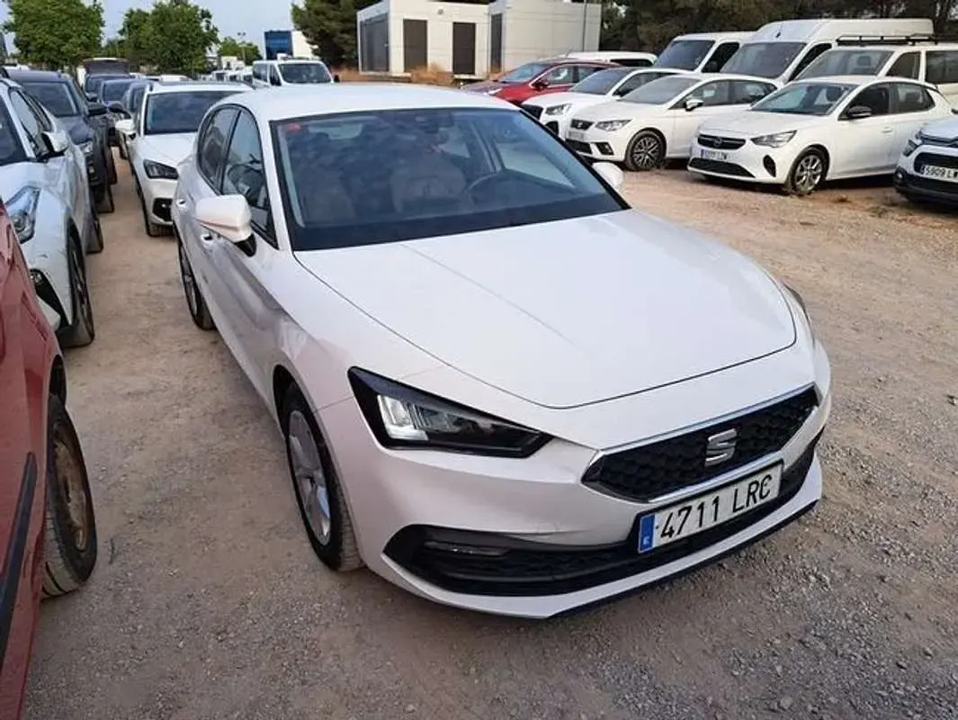 Usado Seat Leon Style 116 CV (85 kW) 2021 Blanco Utilitario