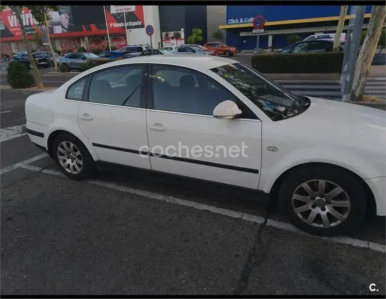 Usado VW Passat Trendline 150 CV (110 kW) 2002 Blanco Berlina