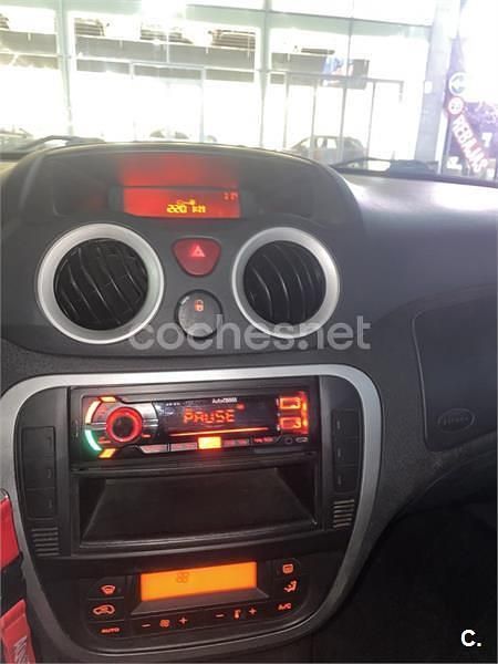 Usado Citroën C2 70 CV (51 kW) 2006 Gris / plata Utilitario