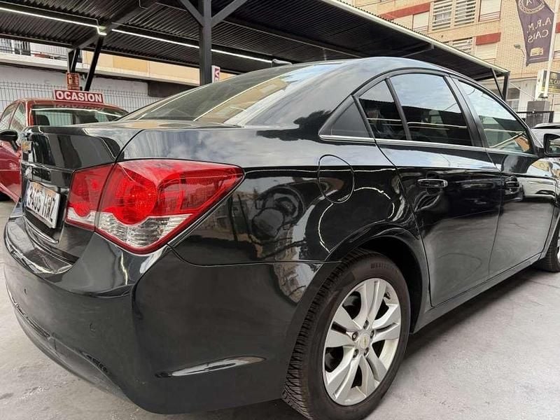 Usado Chevrolet Cruze LS 163 CV (119 kW) 2012 Negro Utilitario