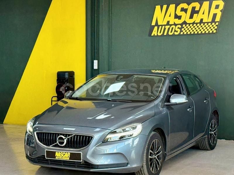 Usado Volvo V40 Kinetic 120 CV (88 kW) 2018 Gris / plata Familiar