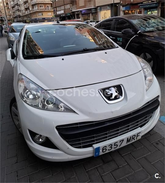 Blanco Usado 2011 Peugeot 207 CC Roland Garros Descapotable | 5500 € (Precio justo) - Imagen 1/4