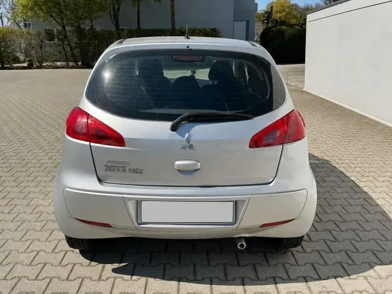 Usado Mitsubishi Colt Invite 95 CV (69 kW) 2007 Gris / plata Berlina