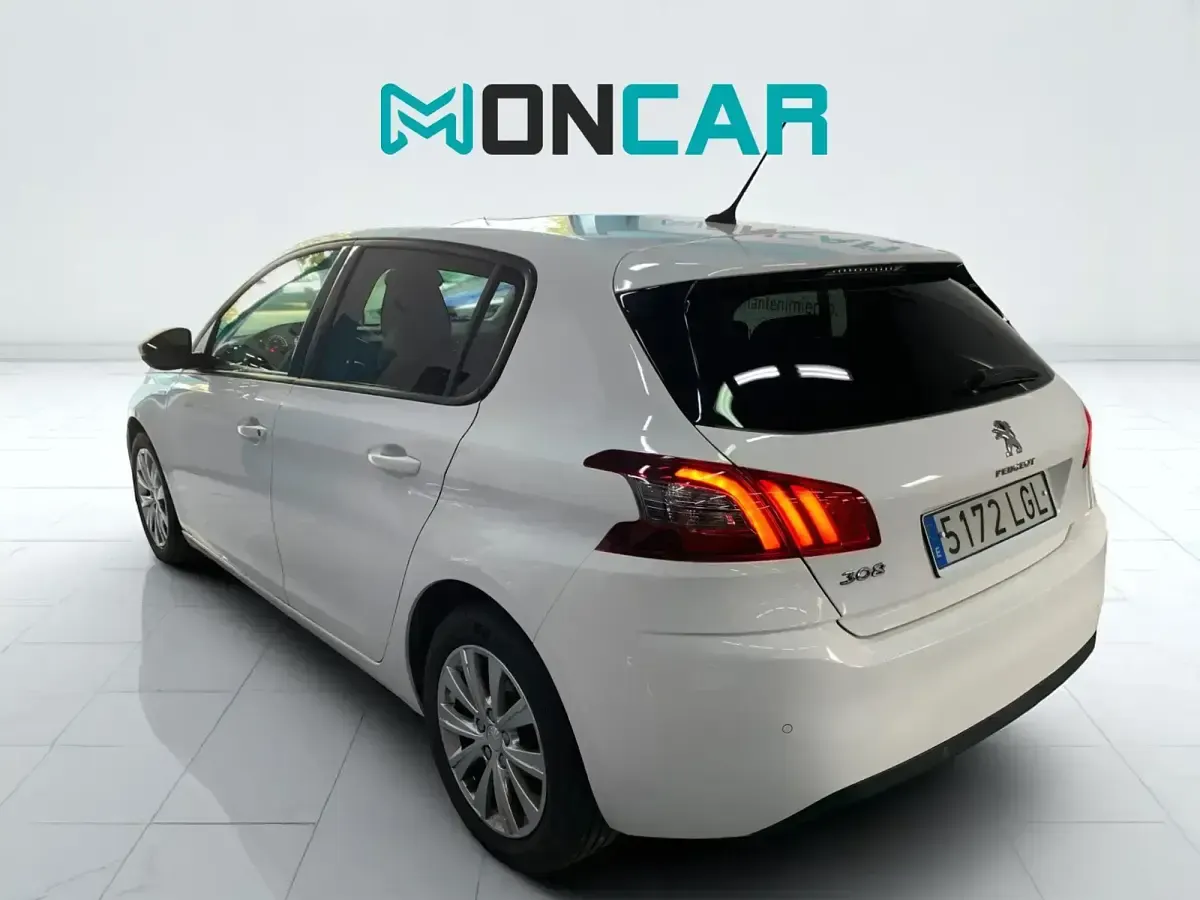Usado Peugeot 308 Style 100 CV (73 kW) 2020 Blanco Berlina