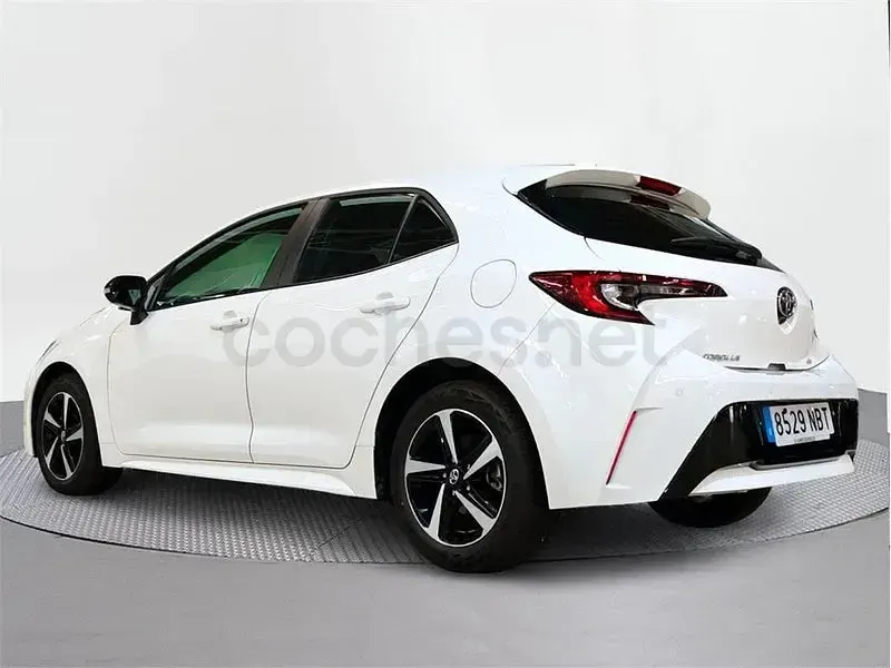 Usado Toyota Corolla Active 140 CV (102 kW) 2025 Blanco Berlina