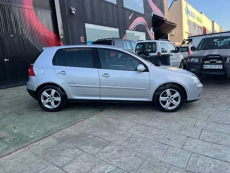 Usado VW Golf VI Highline 140 CV (102 kW) 2008 Gris / plata Utilitario