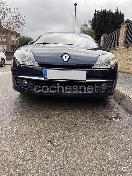 Usado Renault Laguna III Dynamique 150 CV (110 kW) 2007 Azul Berlina