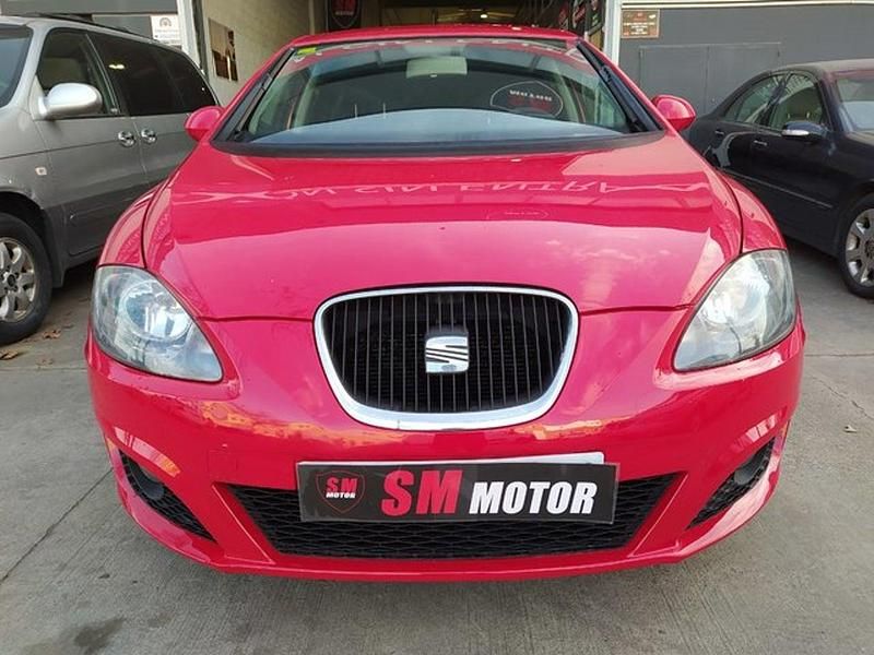 Usado Seat Leon Style 105 CV (77 kW) 2012 Rojo Berlina