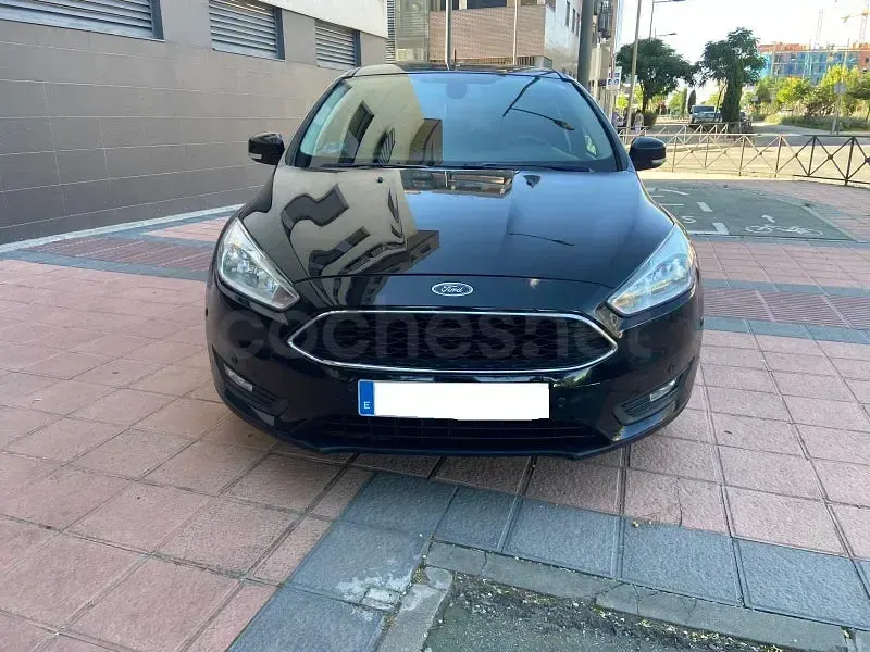 Usado Ford Focus ST-Line 125 CV (91 kW) 2017 Negro Berlina