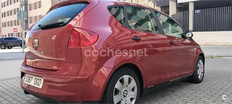 Usado Seat Altea Reference 102 CV (75 kW) 2005 Rojo Monovolumen