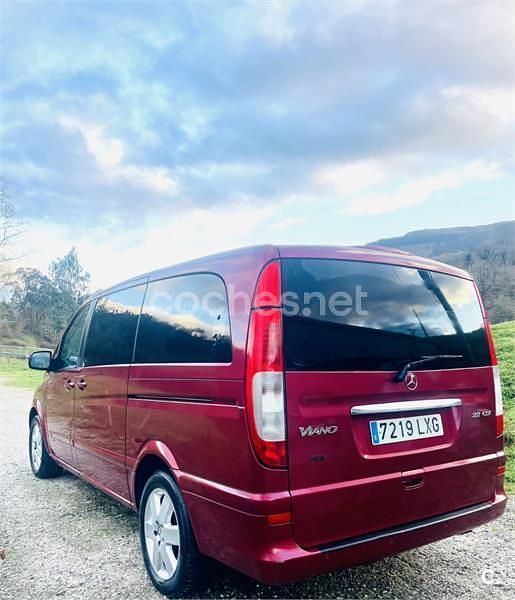 Usado Mercedes Viano 150 CV (110 kW) 2010 Granate Monovolumen