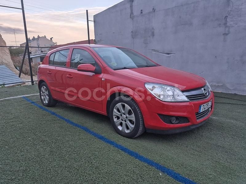 Usado Opel Astra Enjoy 100 CV (73 kW) 2008 Rojo Berlina