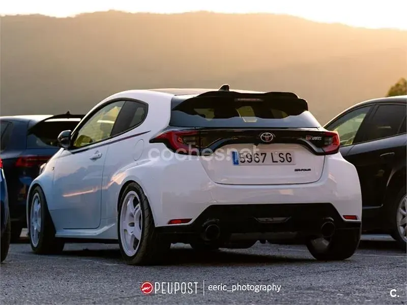Usado Toyota Yaris 261 CV (191 kW) 2021 Blanco Utilitario
