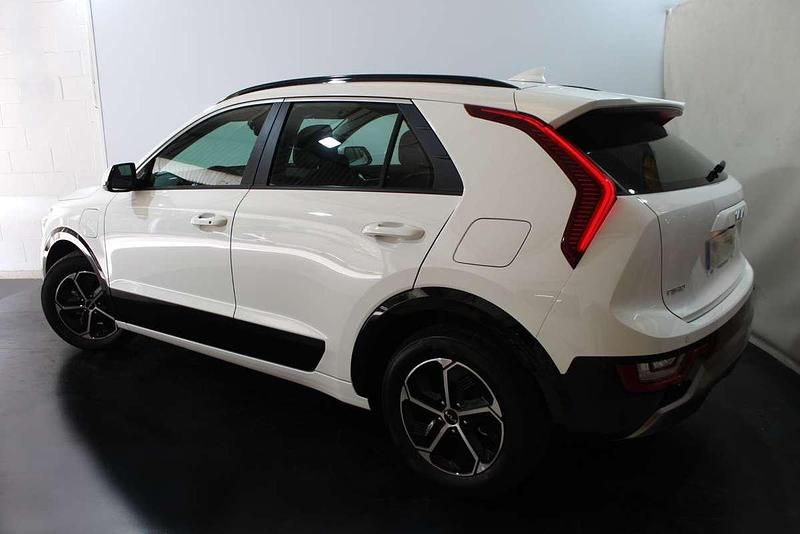 Käytetty Kia Niro 184 HP (135 kW) 2023 Valkoinen Katumaasturi
