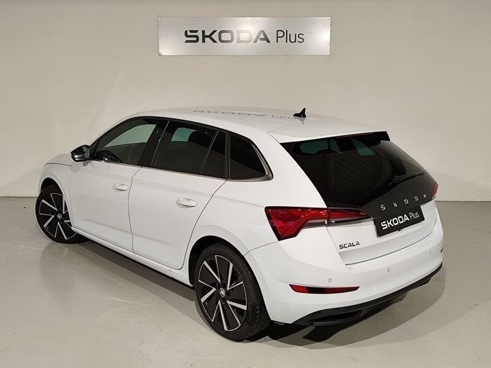 Blanco Usado 2024 Skoda Scala Sport Utilitario | 24.500 € (Precio justo) - Imagen 1/4