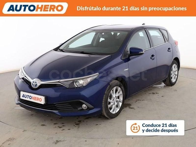 Usado Toyota Auris Hybrid Active 136 CV (100 kW) 2015 Azul Berlina