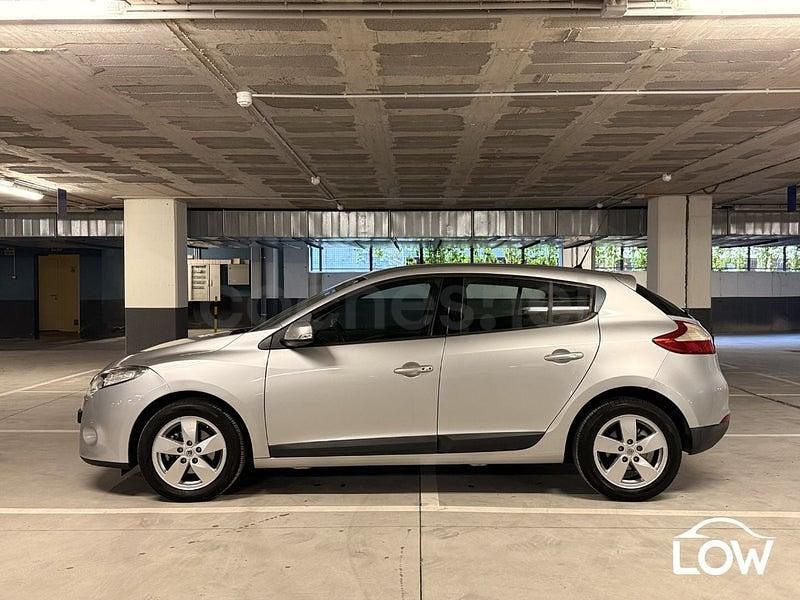 Usado Renault Mégane Dynamique 105 CV (77 kW) 2010 Gris / plata Berlina