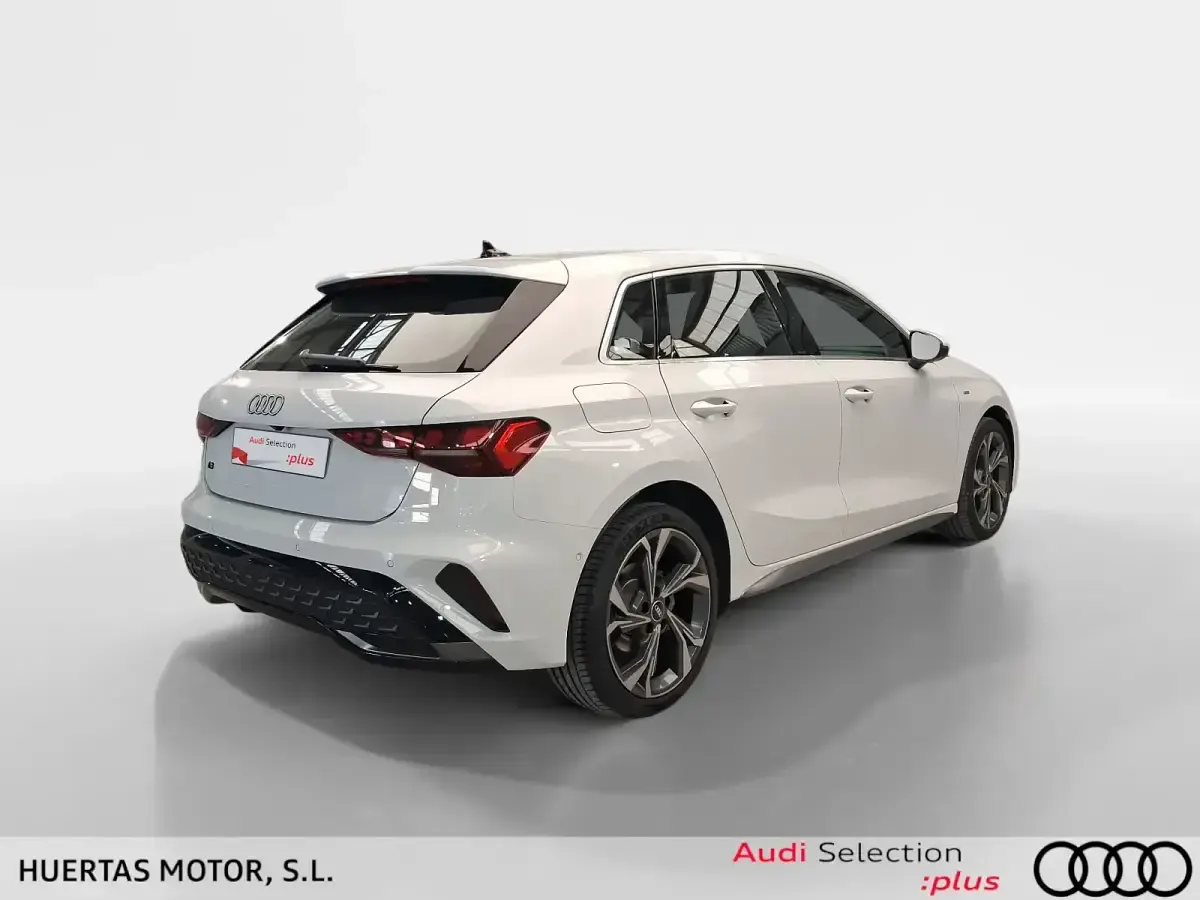 Usado Audi A3 S-Line 204 CV (150 kW) 2025 Blanco Berlina