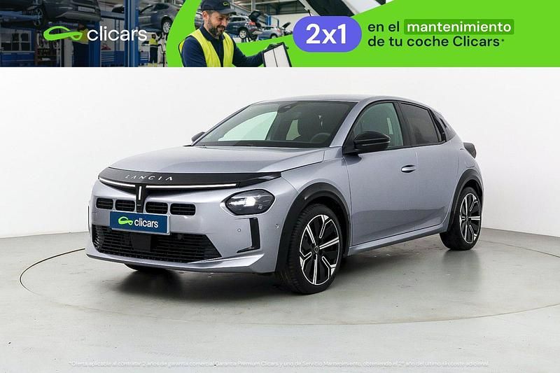 Usado Lancia Ypsilon 110 CV (80 kW) 2025 Gris / plata Utilitario