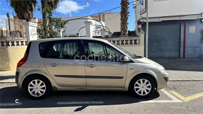 Usado Renault Scénic II 110 CV (80 kW) 2008 Beige Monovolumen