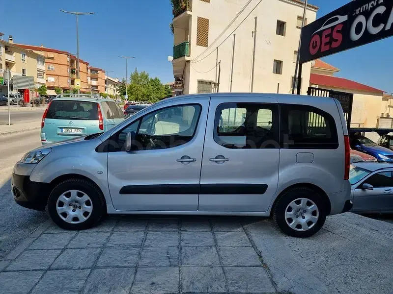 Usado Peugeot Partner Tepee Premium 110 CV (80 kW) 2011 Gris / plata Monovolumen