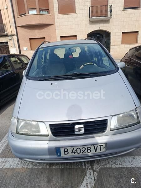 Usado Seat Alhambra 110 CV (80 kW) 1999 Gris / plata Monovolumen