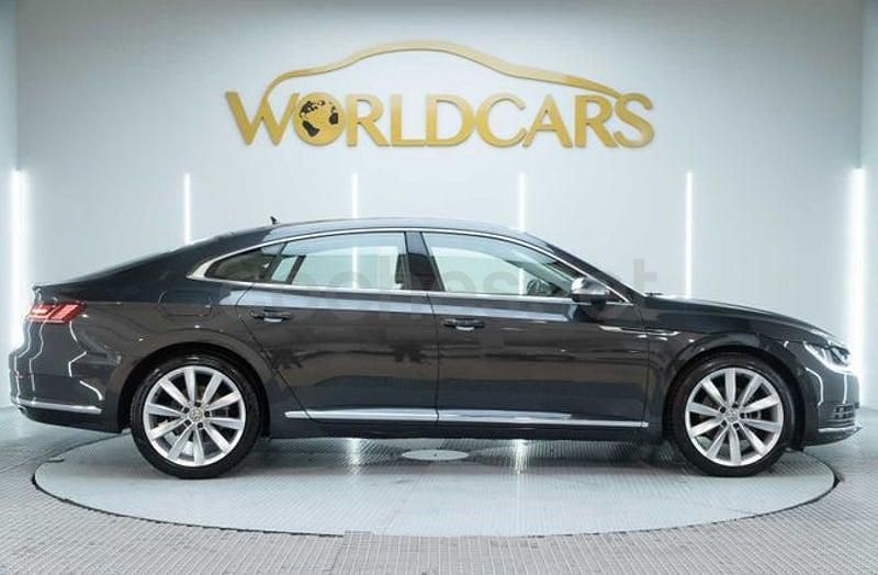 Usado VW Arteon Elegance 190 CV (139 kW) 2017 Gris / plata Utilitario