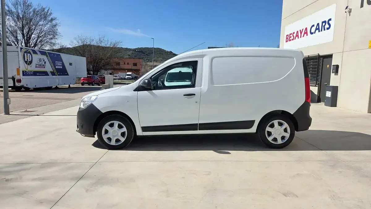 Usado Dacia Dokker Essentiel 100 CV (73 kW) 2019 Blanco Monovolumen