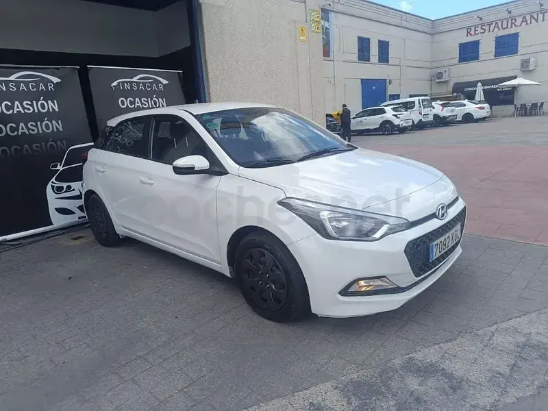 Usado Hyundai i20 84 CV (61 kW) 2018 Blanco Berlina