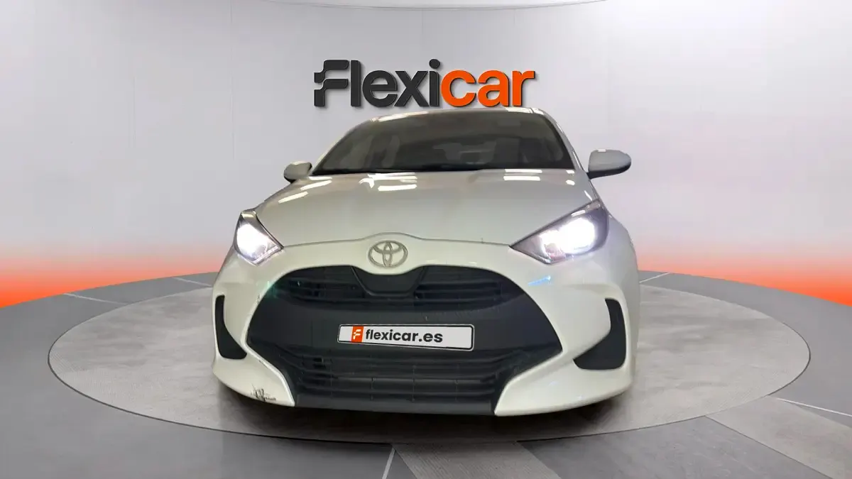 Usado Toyota Yaris Active 116 CV (85 kW) 2025 Gris Utilitario